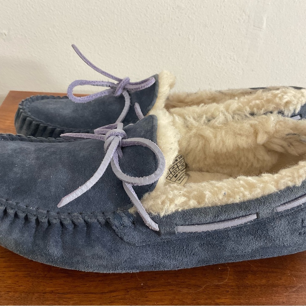 UGG Women's Dakota Slate Blue Suede Slippers Moccasins 5612 Shoes Size 8 - Picture 3 of 7